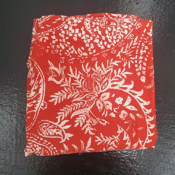 LuLAROE Bandana Print Red Thick & Curvy Leggings Like New - Picture 4 of 4